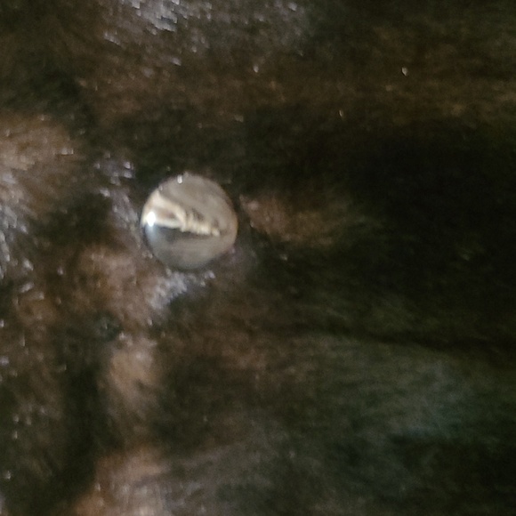 Donna Solyers fabulous furs Brown Fur deep heavy coat one top button. - Picture 8 of 8
